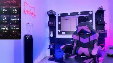 Snapshot of miss_kittyn chatting on 10/03/25, 01:02 Miss Kittyn online show from 10/03/25, 01:02