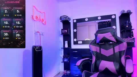 Snapshot of miss_kittyn chatting on 11/25/25, 12:21 Miss Kittyn online show from 11/25/25, 12:21