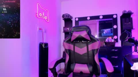 Snapshot of miss_kittyn chatting on 04/06/26, 12:52 Miss Kittyn online show from 04/06/26, 12:52