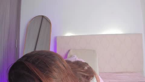 Snapshot of miss_lanaa chatting on 04/29/26, 01:53 Alana online show from 04/29/26, 01:53