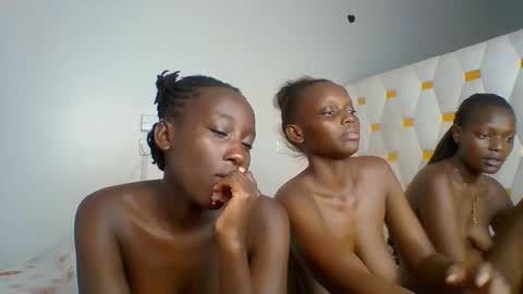 miss_lolah7 online show from 05/07/26, 11:54
