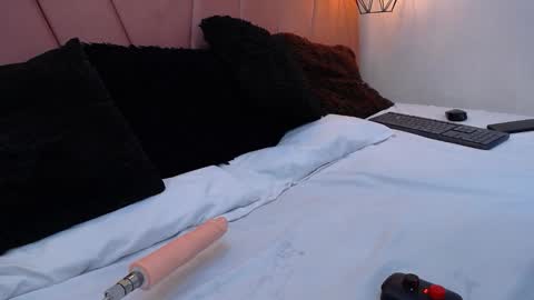 mia online show from 11/17/25, 11:27