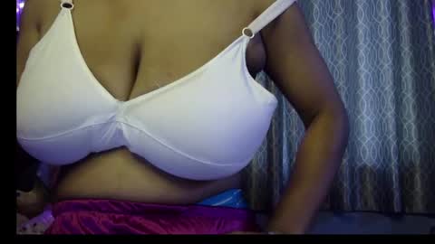 Snapshot of miss_mahi69 chatting on 05/24/26, 11:15 Mahi online show from 05/24/26, 11:15