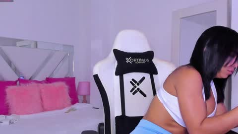 Snapshot of miss_megan__ chatting on 01/30/25, 11:33 online show from 01/30/25, 11:33