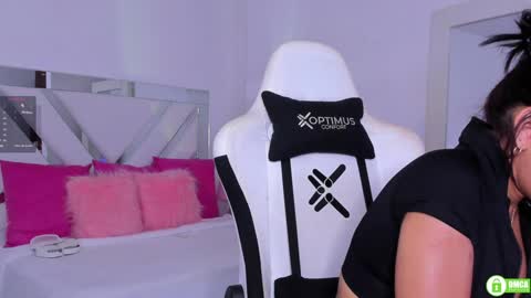 Snapshot of miss_megan__ chatting on 02/04/25, 01:38 online show from 02/04/25, 01:38