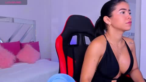 Snapshot of miss_megan__ chatting on 02/11/25, 12:05 online show from 02/11/25, 12:05