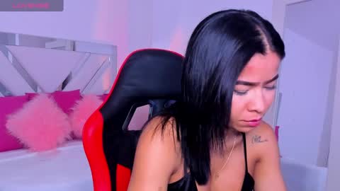 Snapshot of miss_megan__ chatting on 02/19/25, 11:28 online show from 02/19/25, 11:28