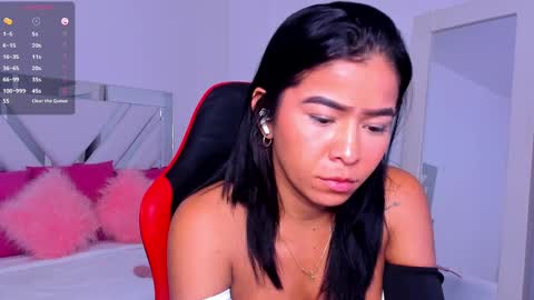 Snapshot of miss_megan__ chatting on 02/23/25, 01:42 online show from 02/23/25, 01:42