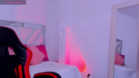 Snapshot of miss_megan__ chatting on 03/08/25, 10:22 online show from 03/08/25, 10:22