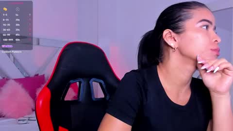 Snapshot of miss_megan__ chatting on 03/08/25, 01:25 online show from 03/08/25, 01:25