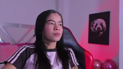 Snapshot of miss_megan__ chatting on 07/17/26, 01:07 online show from 07/17/26, 01:07