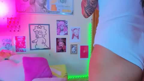 Snapshot of miss_meggaann chatting on 04/07/26, 12:33 MEGG online show from 04/07/26, 12:33