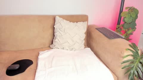 Snapshot of miss_melanie18 chatting on 11/28/25, 01:08 Alejandra online show from 11/28/25, 01:08