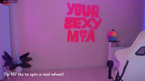 Snapshot of miss_mia_meow chatting on 12/23/24, 08:57 Mamma Mia online show from 12/23/24, 08:57