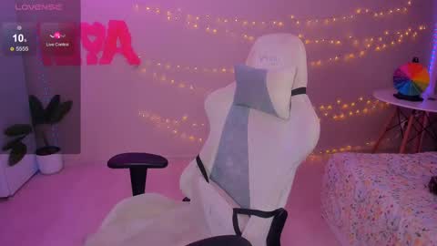 Snapshot of miss_mia_meow chatting on 02/17/25, 10:03 Mamma Mia online show from 02/17/25, 10:03