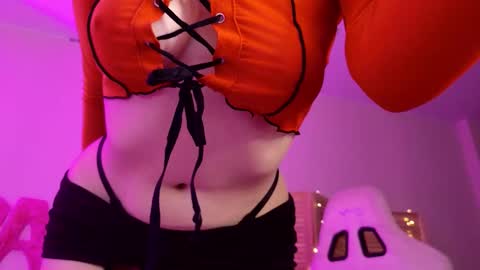 Snapshot of miss_mia_meow chatting on 10/08/25, 04:54 Mamma Mia online show from 10/08/25, 04:54