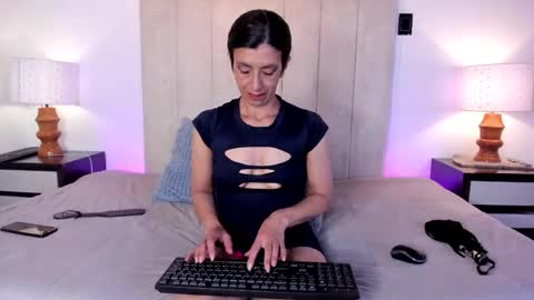 miss_milf_ online show from 04/15/26, 07:54