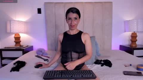Snapshot of miss_milf_ chatting on 05/05/26, 08:17 miss_milf_ online show from 05/05/26, 08:17