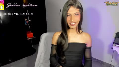 Snapshot of miss_myers chatting on 04/06/26, 04:46 Goddess Myers thumb up is important for me kisses online show from 04/06/26, 04:46