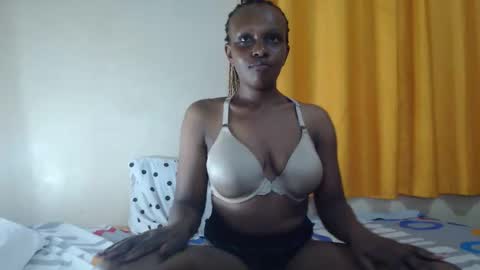 Snapshot of miss_reina21 chatting on 04/27/26, 07:12 Reina online show from 04/27/26, 07:12