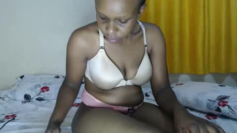 Snapshot of miss_reina21 chatting on 05/19/26, 03:24 Reina online show from 05/19/26, 03:24