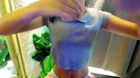 Snapshot of miss_rona_xoxo chatting on 03/08/26, 03:21 Rona online show from 03/08/26, 03:21