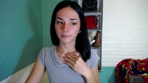 Snapshot of miss_rona_xoxo chatting on 03/27/26, 11:43 Rona online show from 03/27/26, 11:43