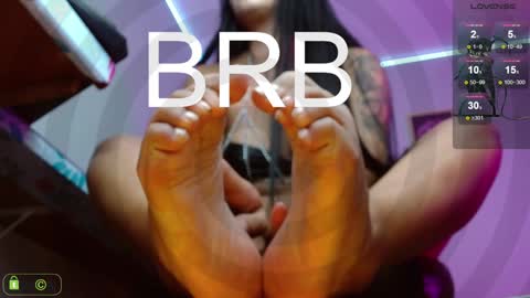 Snapshot of miss_scarllet chatting on 01/16/25, 01:04    100 thumbs up online show from 01/16/25, 01:04