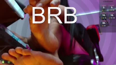 Snapshot of miss_scarllet chatting on 01/20/25, 01:11    100 thumbs up online show from 01/20/25, 01:11