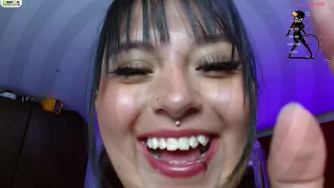 Snapshot of miss_scarllet chatting on 10/07/25, 03:09    100 thumbs up online show from 10/07/25, 03:09