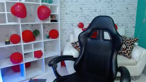 Snapshot of miss_shaira chatting on 02/15/26, 01:02 Shaira online show from 02/15/26, 01:02