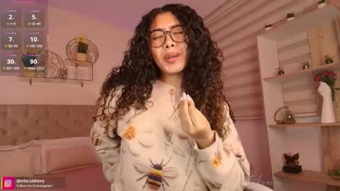 Amy Olivera online show from 10/29/25, 01:13