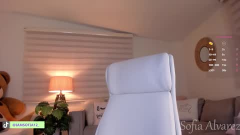 Snapshot of miss_soffy chatting on 01/21/25, 11:35 Sofia Alvarez online show from 01/21/25, 11:35