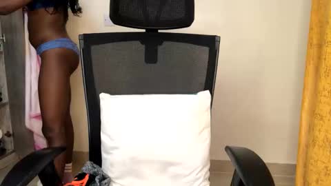 Snapshot of miss_squirts chatting on 03/24/26, 01:43 BELLAH online show from 03/24/26, 01:43