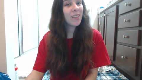 Snapshot of miss_sunshine01 chatting on 01/01/25, 02:41 Bella online show from 01/01/25, 02:41