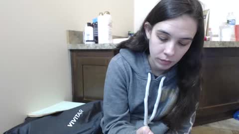 Snapshot of miss_sunshine01 chatting on 02/13/25, 02:56 Bella online show from 02/13/25, 02:56