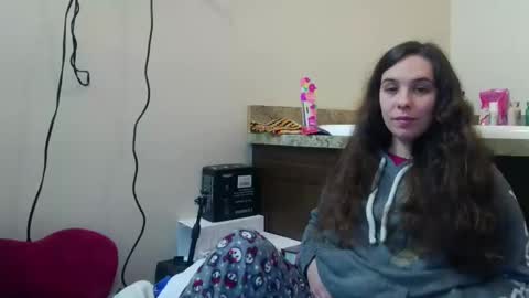 Snapshot of miss_sunshine01 chatting on 10/15/25, 12:44 Bella online show from 10/15/25, 12:44