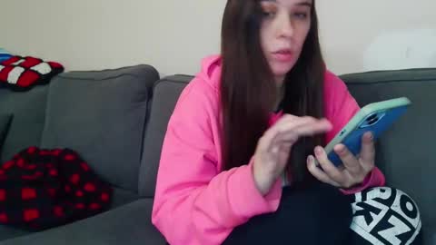 Bella online show from 10/31/25, 01:45