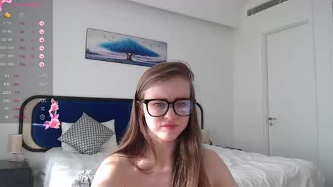 Snapshot of miss_sweetbb chatting on 02/20/25, 09:00 Bella online show from 02/20/25, 09:00