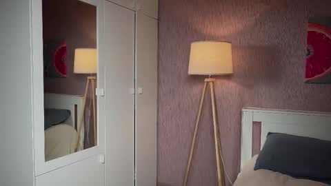 Snapshot of miss_sweetdream chatting on 02/10/26, 02:43 Emily online show from 02/10/26, 02:43