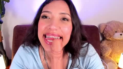 Snapshot of miss_veronica2 chatting on 04/14/26, 06:25 Miss Veronica online show from 04/14/26, 06:25