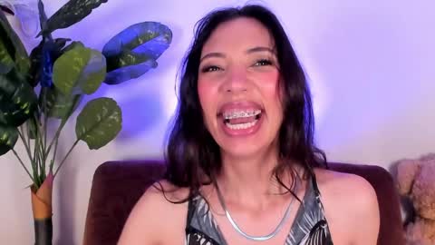 Snapshot of miss_veronica2 chatting on 04/17/26, 01:25 Miss Veronica online show from 04/17/26, 01:25