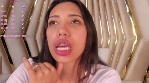 Snapshot of miss_veronicaa chatting on 12/17/24, 05:58 Veronica summer 7AM to 1500 PM hour GMT-5 online show from 12/17/24, 05:58