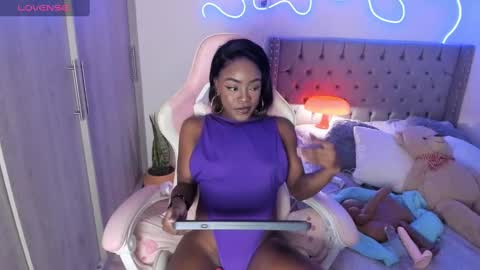 Snapshot of miss_west chatting on 02/07/25, 07:18 Tay Tay Independent Model   online show from 02/07/25, 07:18