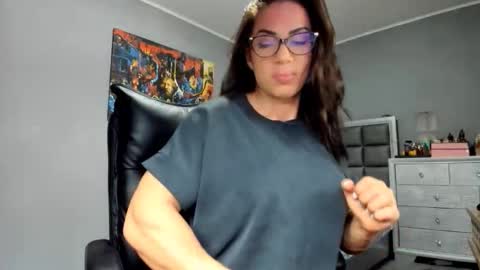 Snapshot of missale chatting on 11/10/25, 06:40 Alesyamuscledoll online show from 11/10/25, 06:40