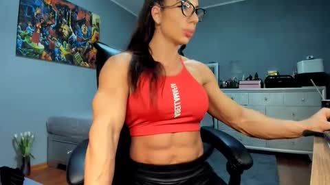 Snapshot of missale chatting on 11/29/25, 09:51 Alesyamuscledoll online show from 11/29/25, 09:51