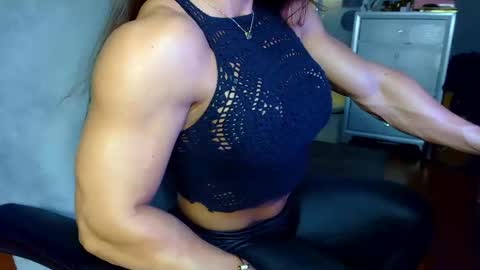 Alesyamuscledoll online show from 04/13/26, 05:51