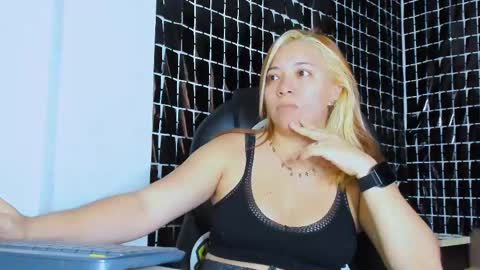 Snapshot of missalmafenix chatting on 05/18/26, 04:57 missalmafenix online show from 05/18/26, 04:57