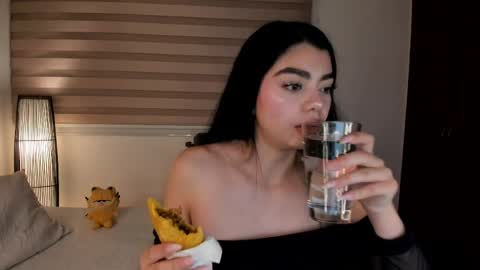 Snapshot of missariadnaa chatting on 04/16/26, 12:06 Ariadna Ruiz online show from 04/16/26, 12:06