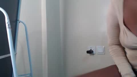 Snapshot of missbeautyke chatting on 03/11/26, 01:44 callmebaby online show from 03/11/26, 01:44